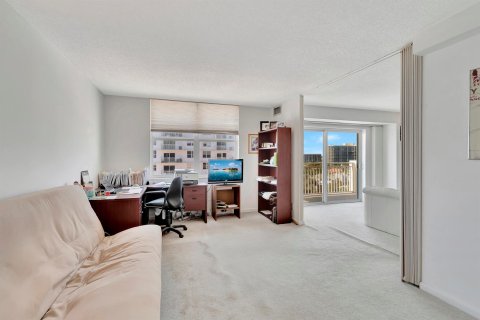 Condo in Highland Beach, Florida, 2 bedrooms  № 1151859 - photo 20