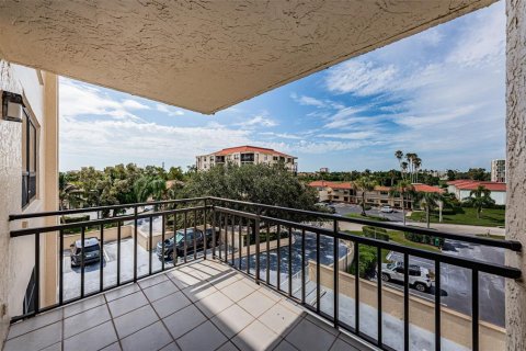 Condo in Saint Petersburg, Florida, 1 bedroom  № 1341912 - photo 16