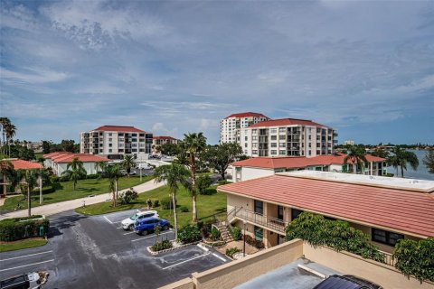 Condo in Saint Petersburg, Florida, 1 bedroom  № 1341912 - photo 17