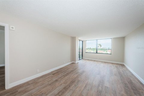 Condominio en venta en Saint Petersburg, Florida, 1 dormitorio, 73.39 m2 № 1341912 - foto 6