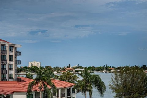 Condo in Saint Petersburg, Florida, 1 bedroom  № 1341912 - photo 18