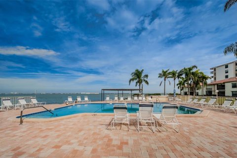 Condo in Saint Petersburg, Florida, 1 bedroom  № 1341912 - photo 19