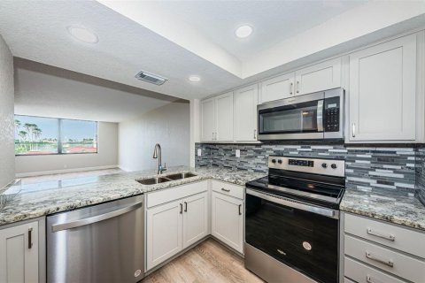 Condominio en venta en Saint Petersburg, Florida, 1 dormitorio, 73.39 m2 № 1341912 - foto 4