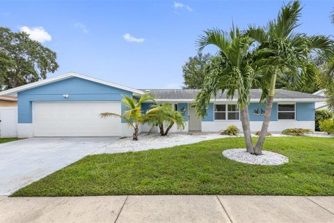 House in Clearwater, Florida 3 bedrooms, 128.76 sq.m. № 1341878 - photo 1