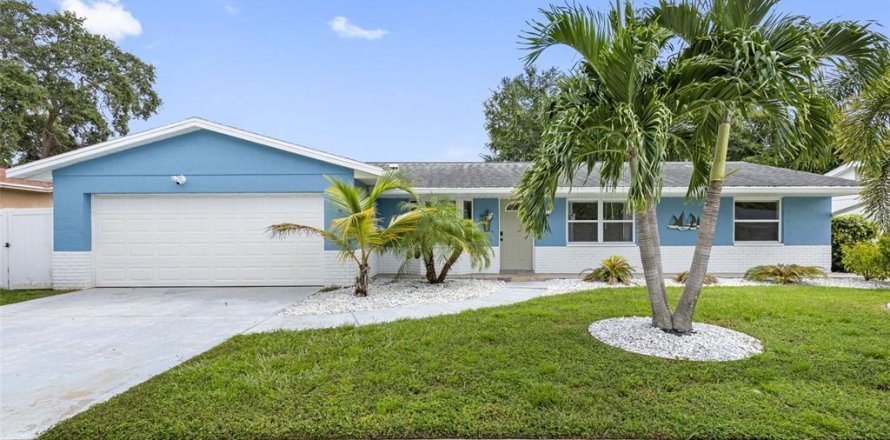 House in Clearwater, Florida 3 bedrooms, 128.76 sq.m. № 1341878