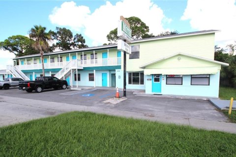 Hotel en venta en New Port Richey, Florida № 1401091 - foto 2