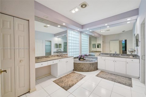 Villa ou maison à vendre à Weston, Floride: 3 chambres, 227.24 m2 № 1290861 - photo 19