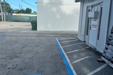 Commercial property in Hollywood, Florida № 1290860 - photo 22