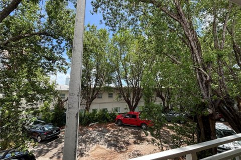 Condo in Miami Beach, Florida  № 1381707 - photo 10