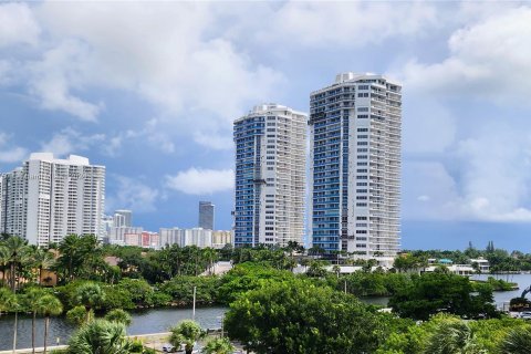 Condo in Aventura, Florida, 2 bedrooms  № 1381662 - photo 1