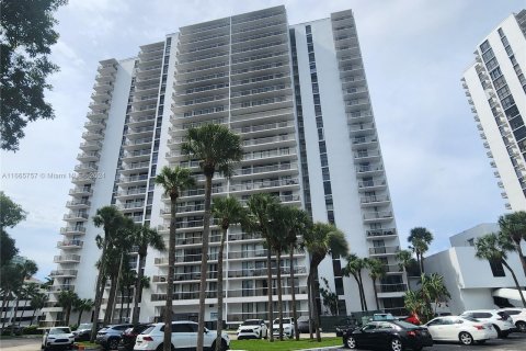 Condo in Aventura, Florida, 2 bedrooms  № 1381662 - photo 7