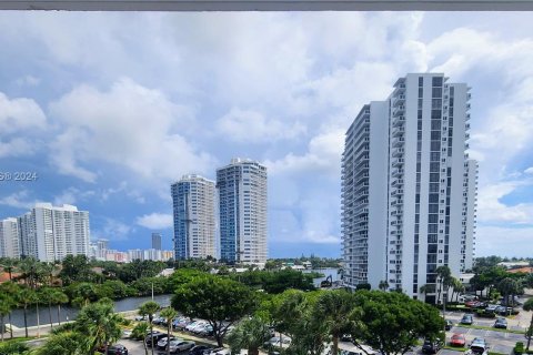 Condo in Aventura, Florida, 2 bedrooms  № 1381662 - photo 10