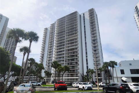 Condo in Aventura, Florida, 2 bedrooms  № 1381662 - photo 8