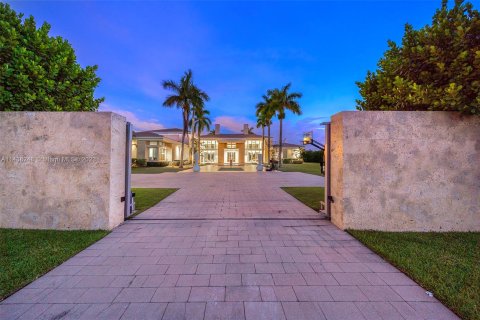 Casa en venta en Southwest Ranches, Florida, 6 dormitorios, 1265.24 m2 № 674460 - foto 4