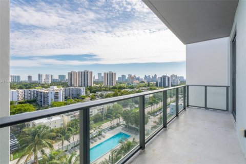 Condo in Aventura, Florida, 1 bedroom  № 863381 - photo 1