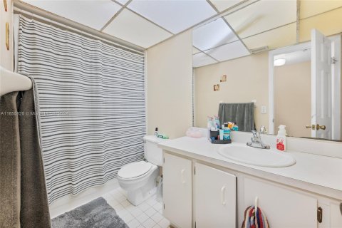 Copropriété à vendre à Miami, Floride: 3 chambres, 98.94 m2 № 1355196 - photo 12