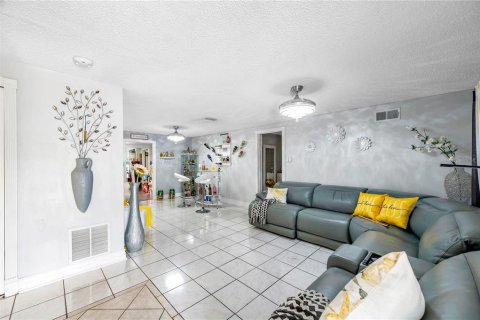 Villa ou maison à vendre à Tampa, Floride: 4 chambres, 213.95 m2 № 1388983 - photo 5