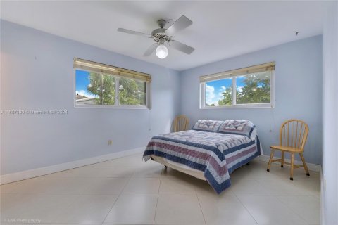 House in Miami, Florida 4 bedrooms, 154.78 sq.m. № 1428207 - photo 6