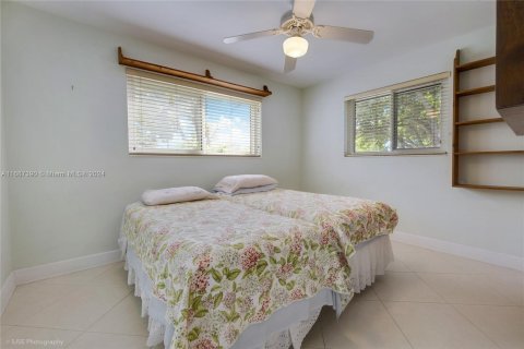 House in Miami, Florida 4 bedrooms, 154.78 sq.m. № 1428207 - photo 10