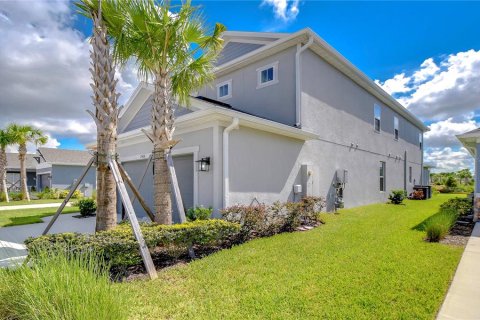 House in Wesley Chapel, Florida 5 bedrooms, 321.53 sq.m. № 1343258 - photo 2