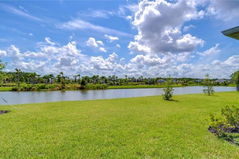 House in Wesley Chapel, Florida 5 bedrooms, 321.53 sq.m. № 1343258 - photo 9