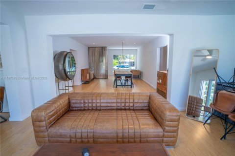 Villa ou maison à vendre à North Miami, Floride: 4 chambres, 173.17 m2 № 878224 - photo 12