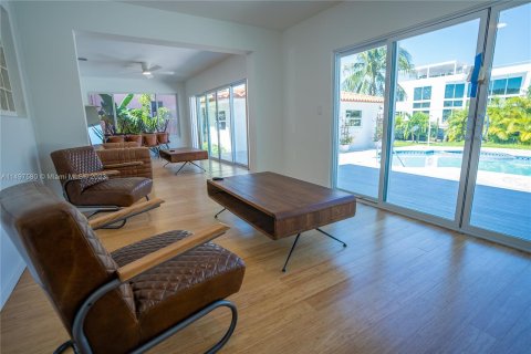 Casa en venta en North Miami, Florida, 4 dormitorios, 173.17 m2 № 878224 - foto 19