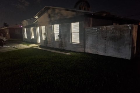 Casa en venta en Cutler Bay, Florida, 4 dormitorios, 165.37 m2 № 878175 - foto 5
