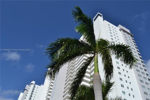 Copropriété à vendre à North Miami, Floride: 3 chambres, 167.32 m2 № 1410732 - photo 16