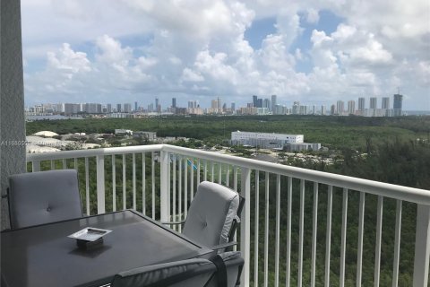 Condominio en venta en North Miami, Florida, 3 dormitorios, 167.32 m2 № 1410732 - foto 2