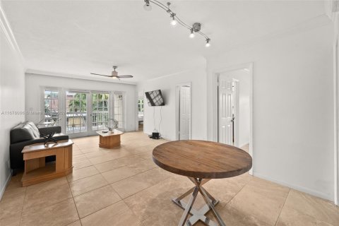 Condo in Fort Lauderdale, Florida, 2 bedrooms  № 1410683 - photo 2