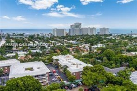 Condo in Fort Lauderdale, Florida, 2 bedrooms  № 1410683 - photo 18