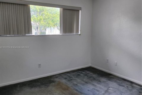 Condo in Miami, Florida, 2 bedrooms  № 1235466 - photo 10