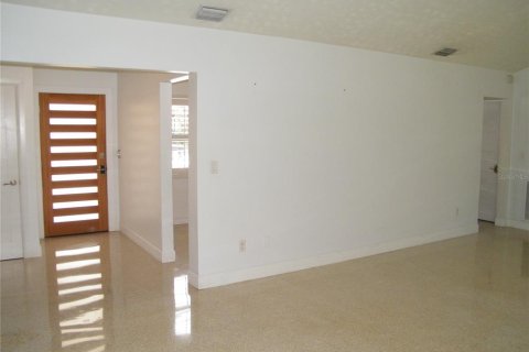 House in Safety Harbor, Florida 3 bedrooms, 148.09 sq.m. № 1351305 - photo 15