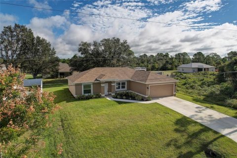 Villa ou maison à vendre à North Port, Floride: 3 chambres, 133.5 m2 № 848914 - photo 1