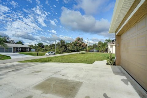 House in North Port, Florida 3 bedrooms, 133.5 sq.m. № 848914 - photo 9