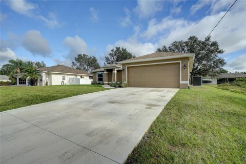 House in North Port, Florida 3 bedrooms, 133.5 sq.m. № 848914 - photo 6