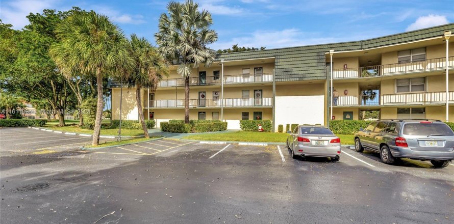 Condo in Tamarac, Florida, 1 bedroom  № 1233263