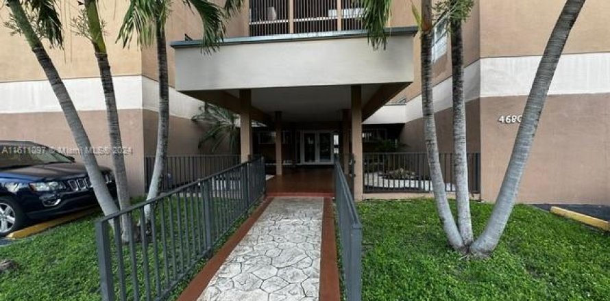 Condominio en Hialeah, Florida, 3 dormitorios  № 1233264