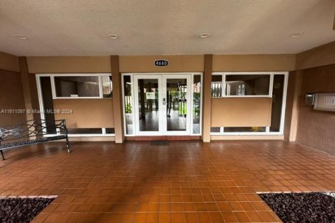 Condominio en venta en Hialeah, Florida, 3 dormitorios, 128.02 m2 № 1233264 - foto 4