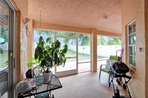 House in Sunrise, Florida 3 bedrooms, 159.42 sq.m. № 1217172 - photo 18