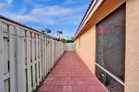 Villa ou maison à vendre à Sunrise, Floride: 3 chambres, 159.42 m2 № 1217172 - photo 16