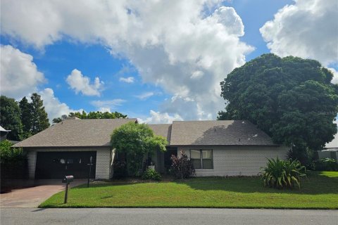 Villa ou maison à vendre à Winter Haven, Floride: 4 chambres, 236.34 m2 № 1349081 - photo 1