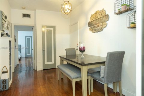 Condo in Miami Beach, Florida, 1 bedroom  № 1304990 - photo 6