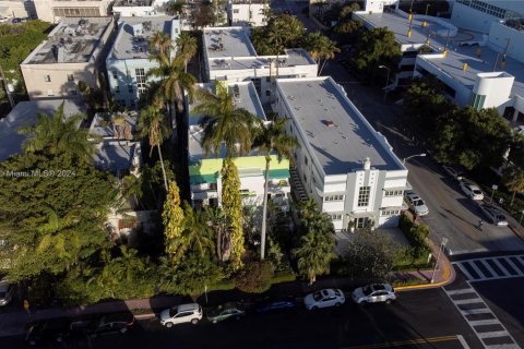 Condo in Miami Beach, Florida, 1 bedroom  № 1304990 - photo 16