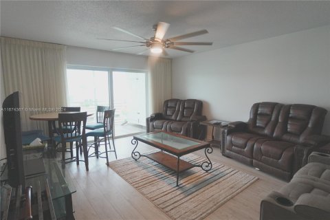 Condo in North Palm Beach, Florida, 2 bedrooms  № 1404189 - photo 23