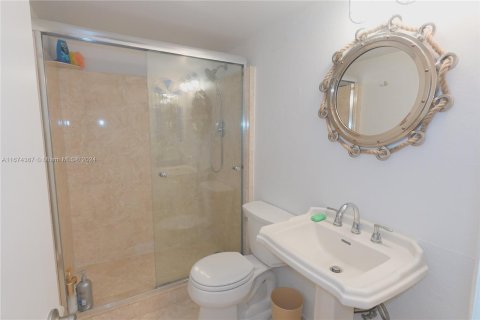 Condo in North Palm Beach, Florida, 2 bedrooms  № 1404189 - photo 11