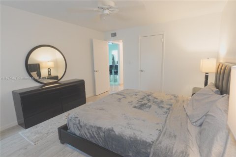 Condo in North Palm Beach, Florida, 2 bedrooms  № 1404189 - photo 16