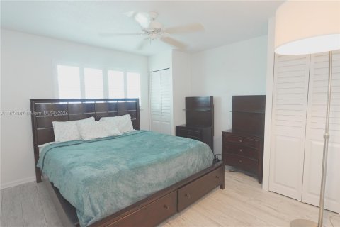 Condo in North Palm Beach, Florida, 2 bedrooms  № 1404189 - photo 9