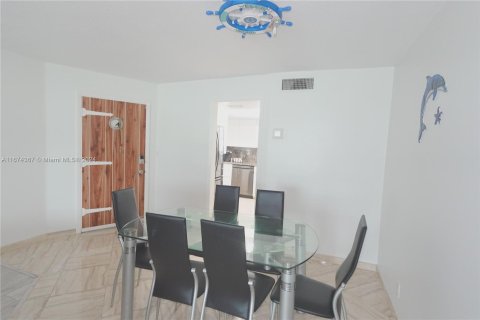 Condo in North Palm Beach, Florida, 2 bedrooms  № 1404189 - photo 3